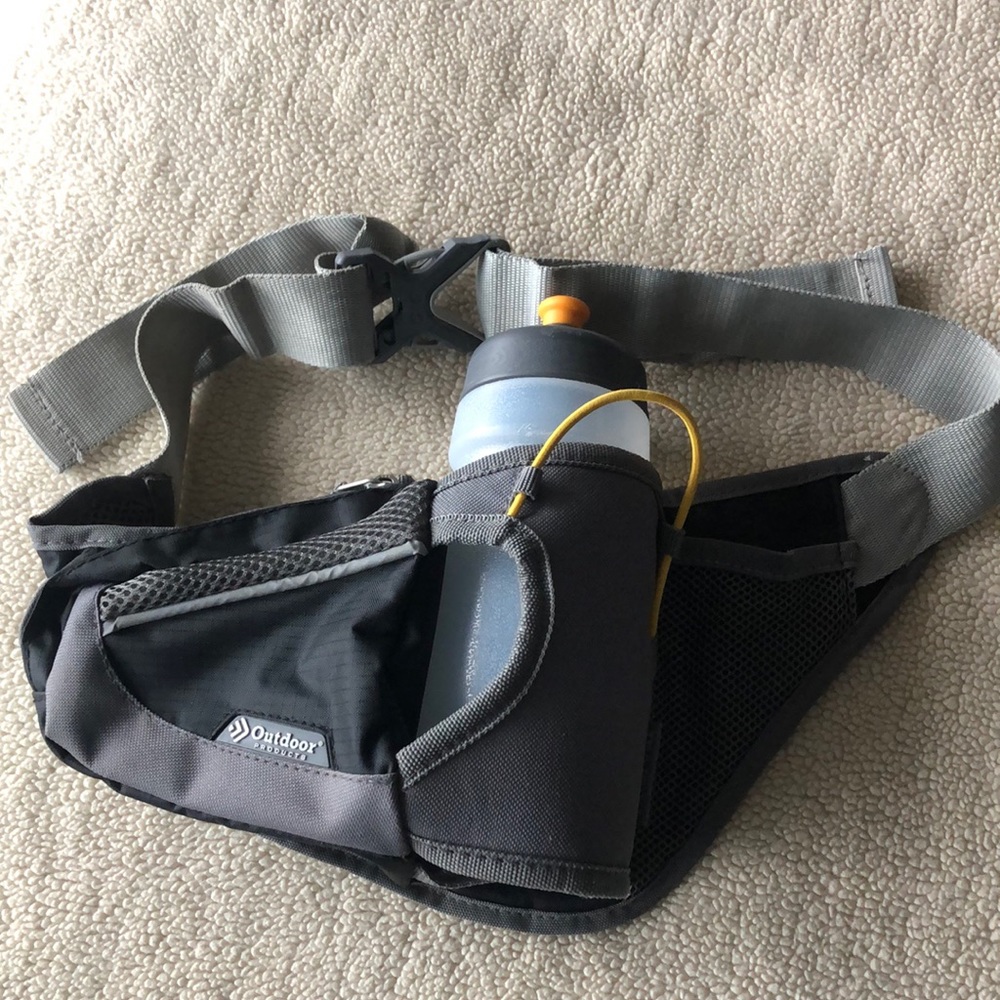 Fanny pack with water bottle